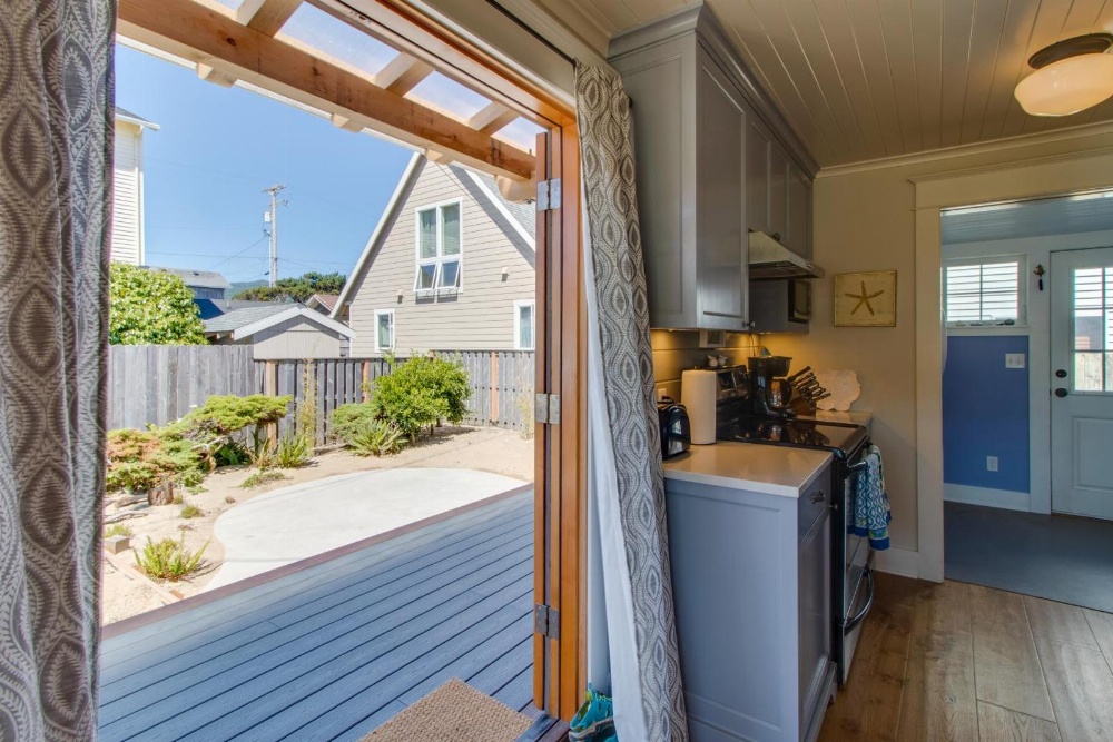 Rockaway Beach Bungalow Main image