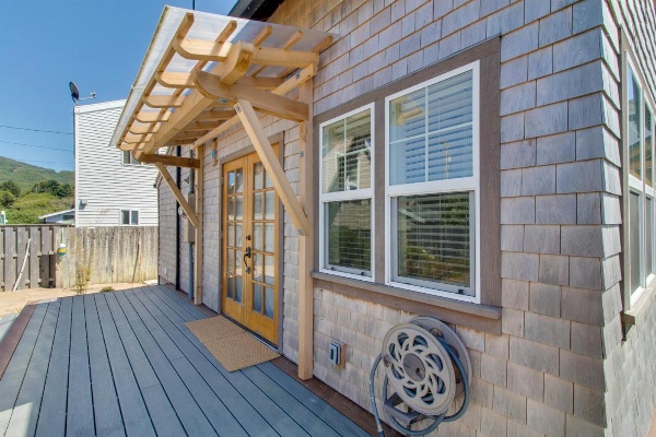 Rockaway Beach Bungalow image 1