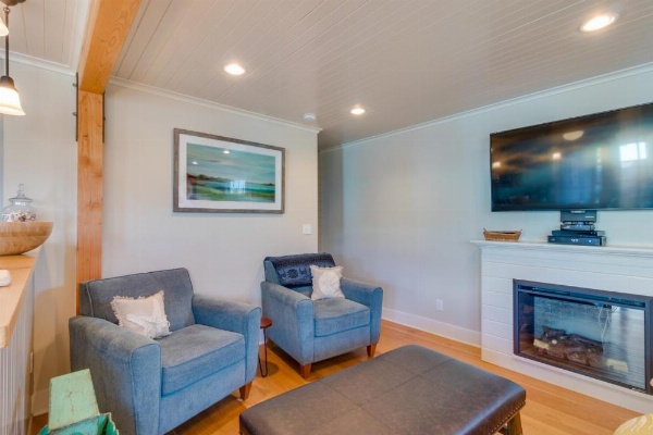 Rockaway Beach Bungalow image 11