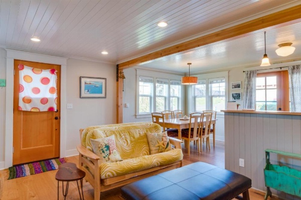 Rockaway Beach Bungalow image 13