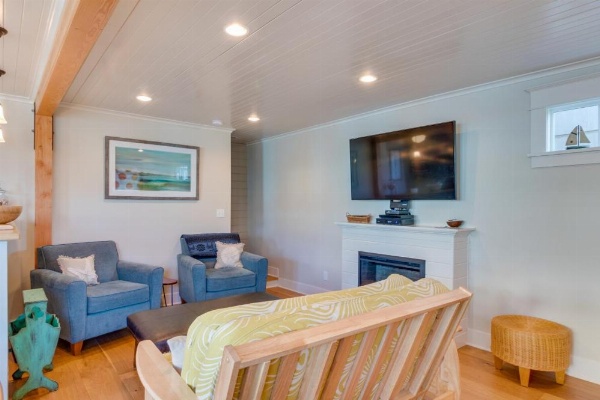 Rockaway Beach Bungalow image 14