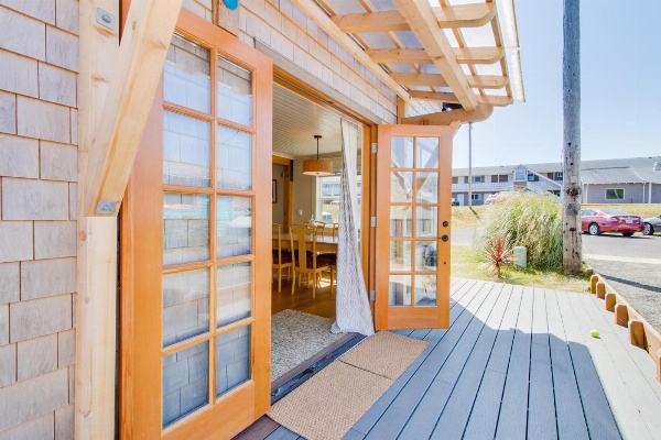 Rockaway Beach Bungalow Main image